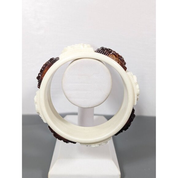 Vintage Sarah Coventry Rose Lucite Bangle Bracelet Faux Amber Cream 8.5" - Picture 3 of 13